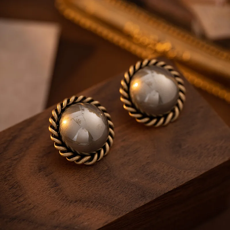Light luxury retro round earrings for women