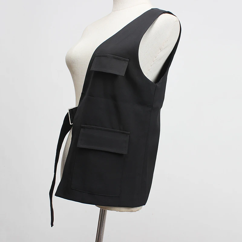 [EAM] Black Pocket Irregular Long Adjustable Belt Personality Women New Fashion Tide All-match Spring Autumn 2026 1DF2075