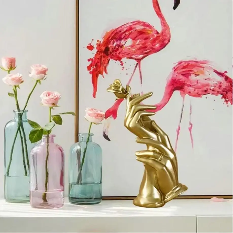 1 Pcs Home Decoration Resin Sculpture Statue Living Room Wine Cabinet Modern Fashion Hand-held Rose Ornaments Golden Crafts Gift