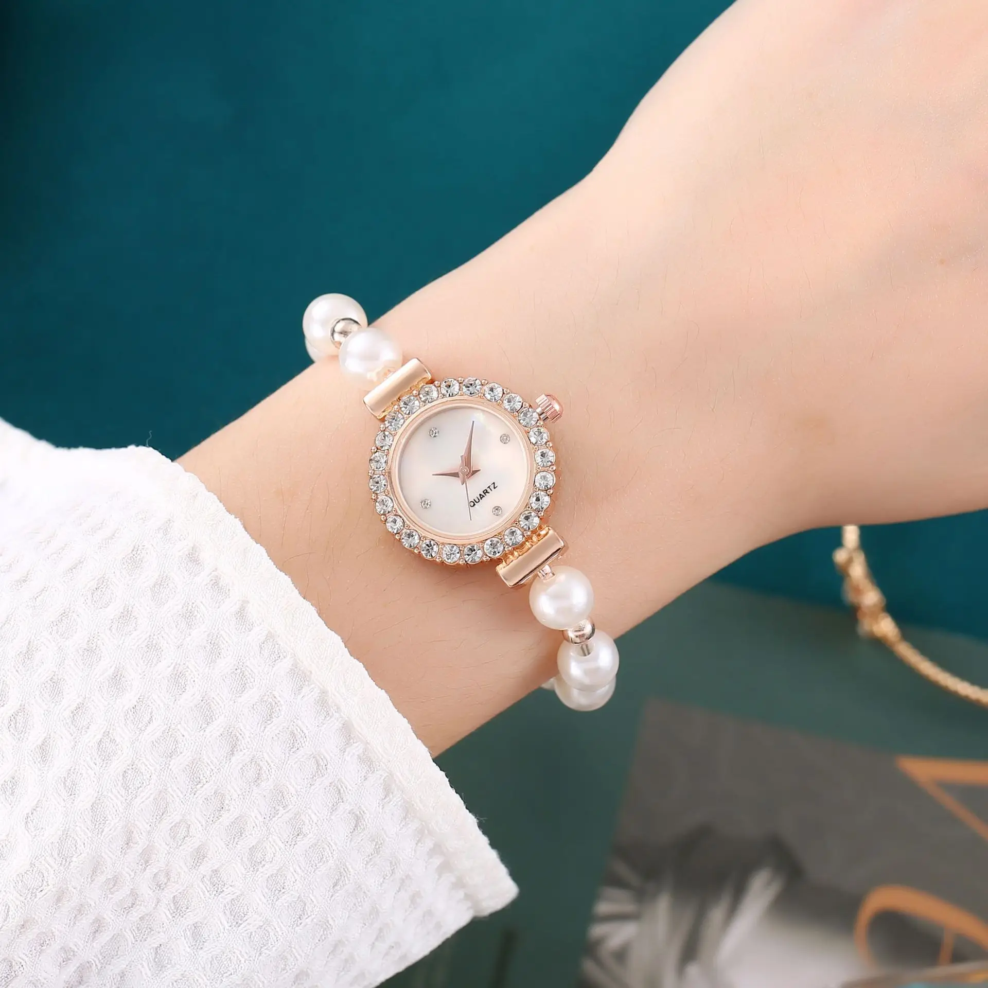 Ladies' white bead bracelet, compact and exquisite with diamond inlaid case, simple rhinestone dial, fashionable quartz watch