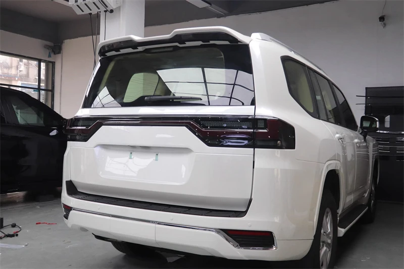 ����Ÿ ���� ũ���� LC300 2022-2023 ���� �̵� �������, ���̳��� ���� ���� LED ���� �̵�