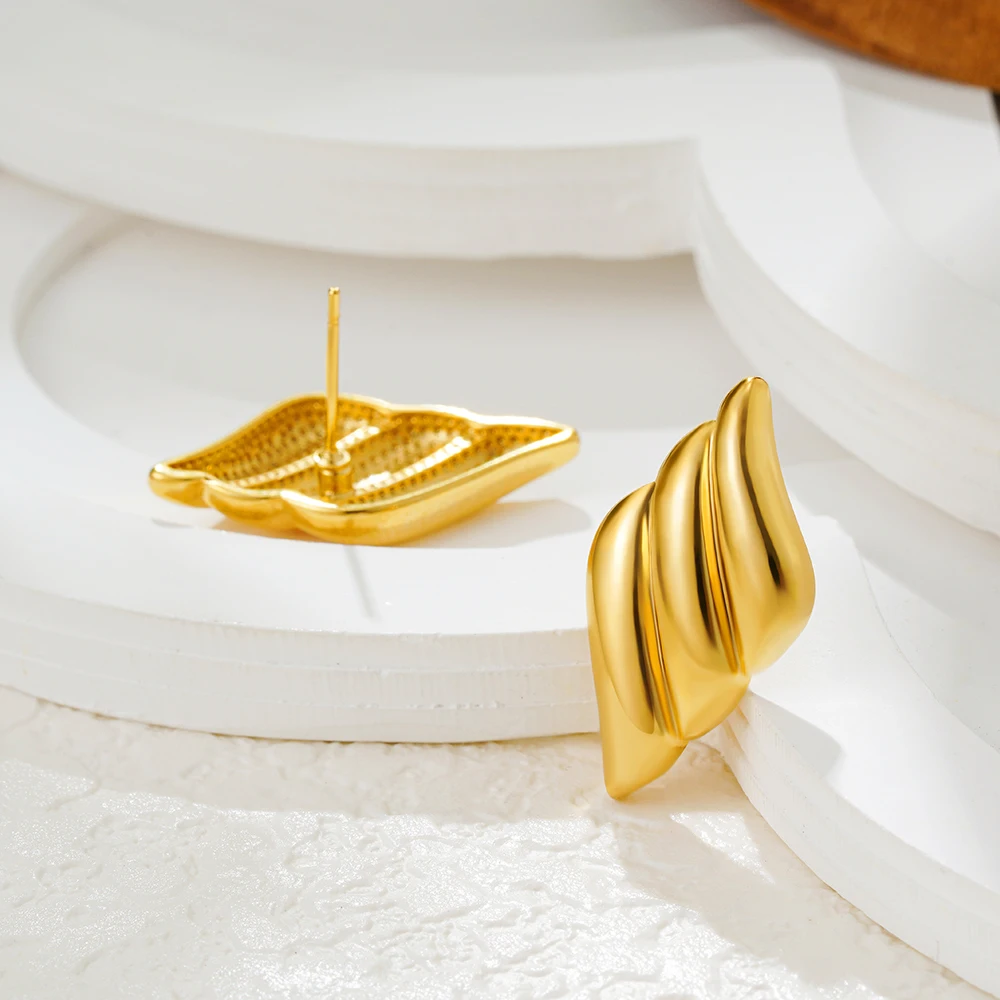 Exquisite Geometric Wing Shape Chunky Stud Earrings Premium Gold Plated Stainless Steel Statement Earring Stylish Bijoux Aretes