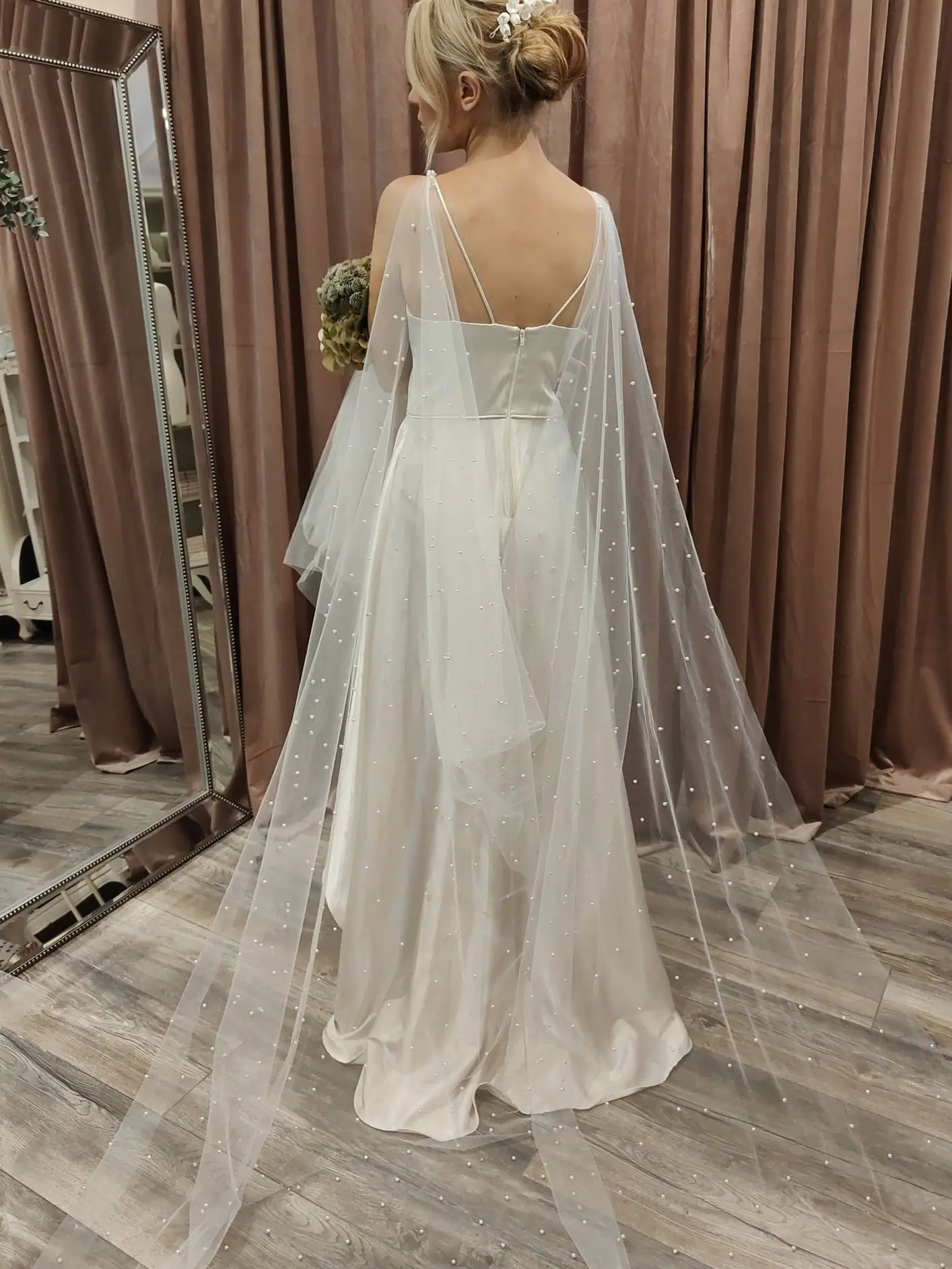Giacca bolero da sposa con collo alto in pizzo avorio chiaro - Italia