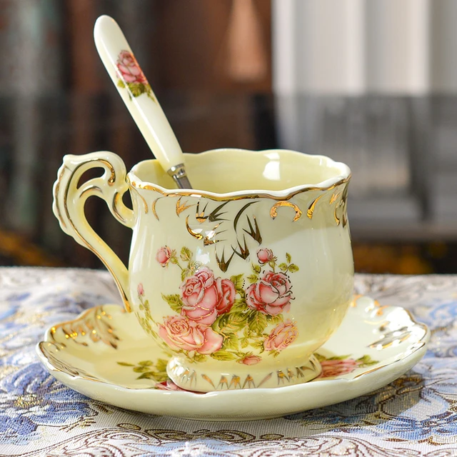 Tazza da tè e piattino in porcellana avorio europeo 250ml tazza da caffè in  ceramica di alta qualità fiore di rosa Set di tazze da tè rosso bicchieri  bel regalo - AliExpress