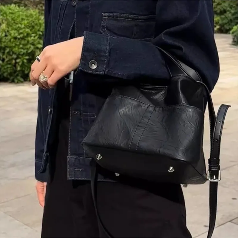 Fashion Sle Bucket Handbag Women Stitching Texture Leather Large Capacity Shoulder Bag Ladies High End Commute Crossbody Bag New