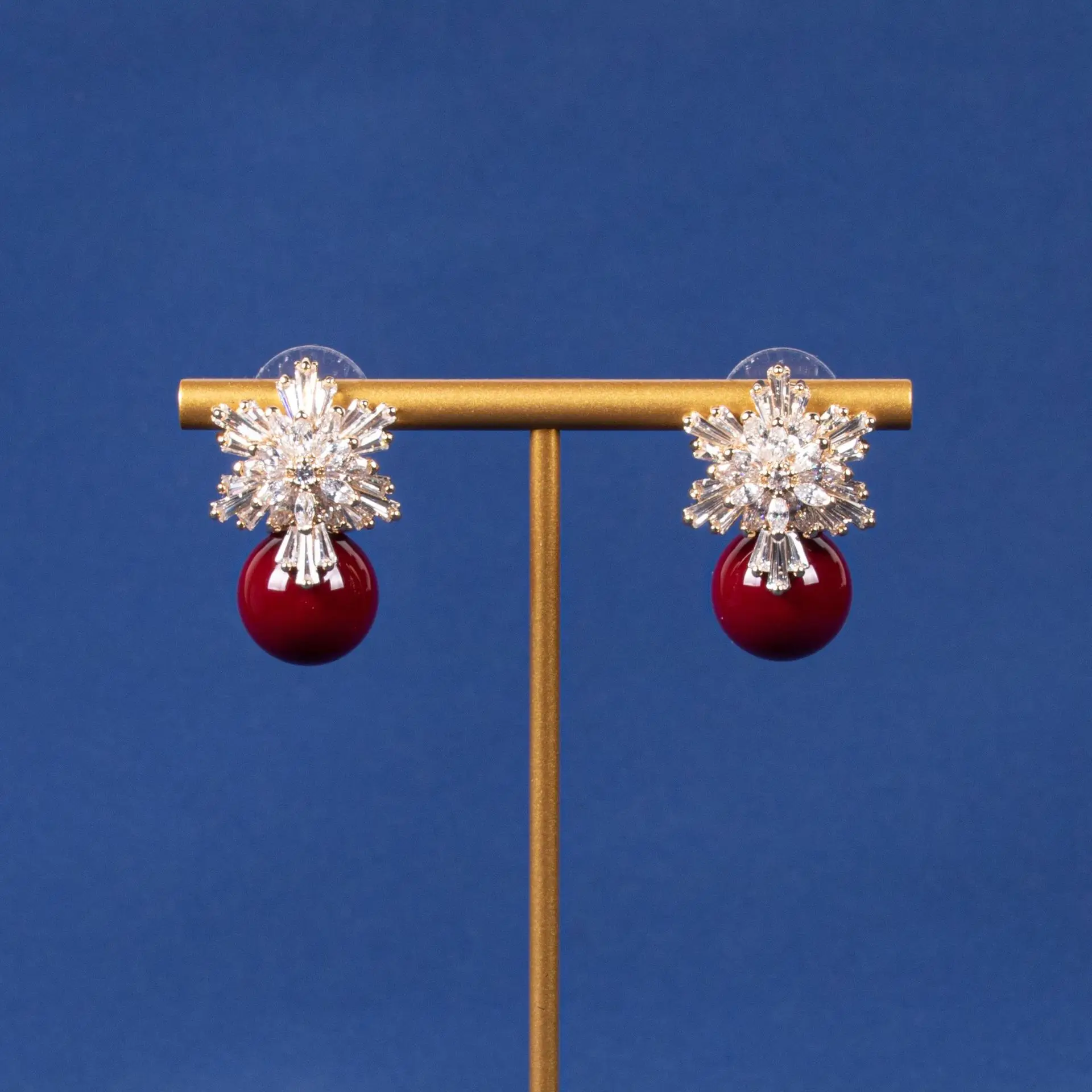 طقم مجوهرات فاخر بحجر خمري متدلٍ