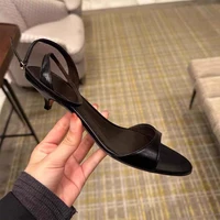Sandales à talons de chat en cuir véritable pour femmes, rétro français, un mot, talons hauts, élégantes, bout ouvert, nouvelle collection 2025 4