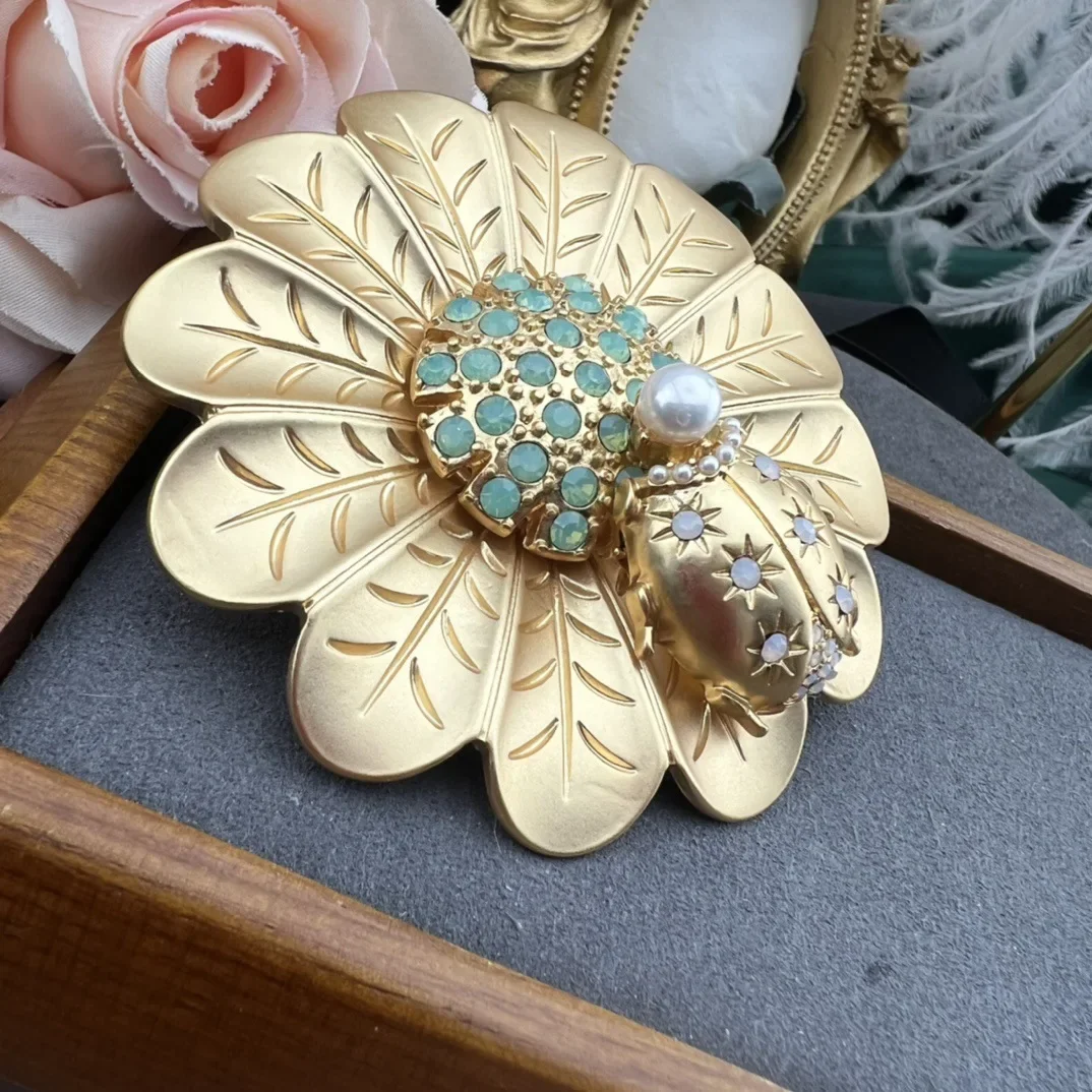 2023 New Sun Flower Medieval Vintage Luxury Big Brooch for Women's