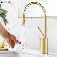 ก๊อกน้ำอ่างล้างหน้าสีทองขัดเงา ก๊อกน้ำสีดำแบบติดตั้งบนเคาน์เตอร์ ก๊อกน้ำอ่างล้างหน้าแบบผสมน้ำร้อนน้ำเย็น ก๊อกน้ำทองเหลืองสำหรับห้องน้ำ 1