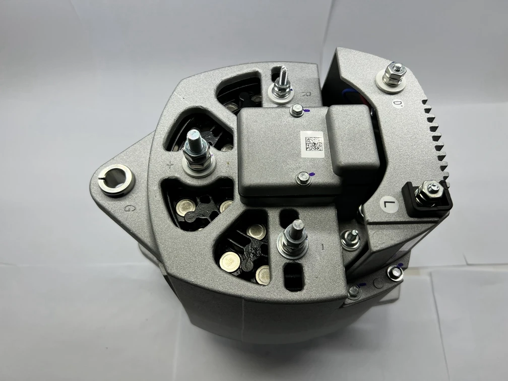 High Quality Bus Accessories 8sc3238 Bus Truck Generator Car Alternator