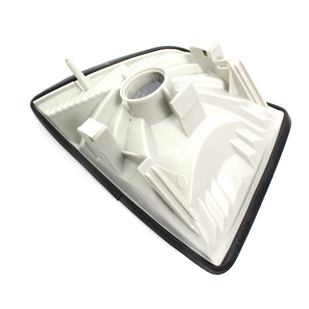 A Pair of Turn Signal Light With White Lens Replacement For BMW E36 318i 328i M3 Turn Signal Light  Plastic Material Left /Right