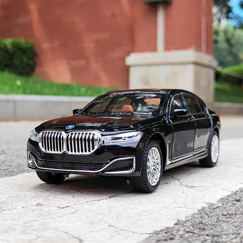 Modèle Voiture 1:24 BMW 760LI - Alliage, Moulé Sous Pression, Avec Lumières Et Son, 2023