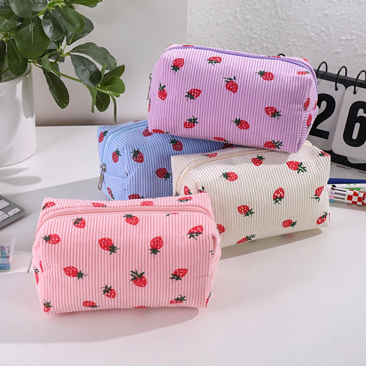 Astuccio con Stampa Fragole Carine, Borsa Portaoggetti Squisita per Esterni, Grande Capacità, Portatile, Forniture Scolastiche, Regalo per il Ritorno a Scuola - immagine 3