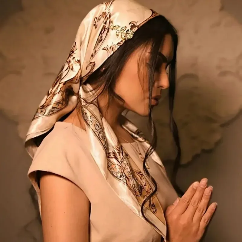 90*90cm Women's Luxury Hijab Printed Beige Silk Elegant Headscarf Bohemian Style Hairscarf for Every Season Valentine's Day Gift