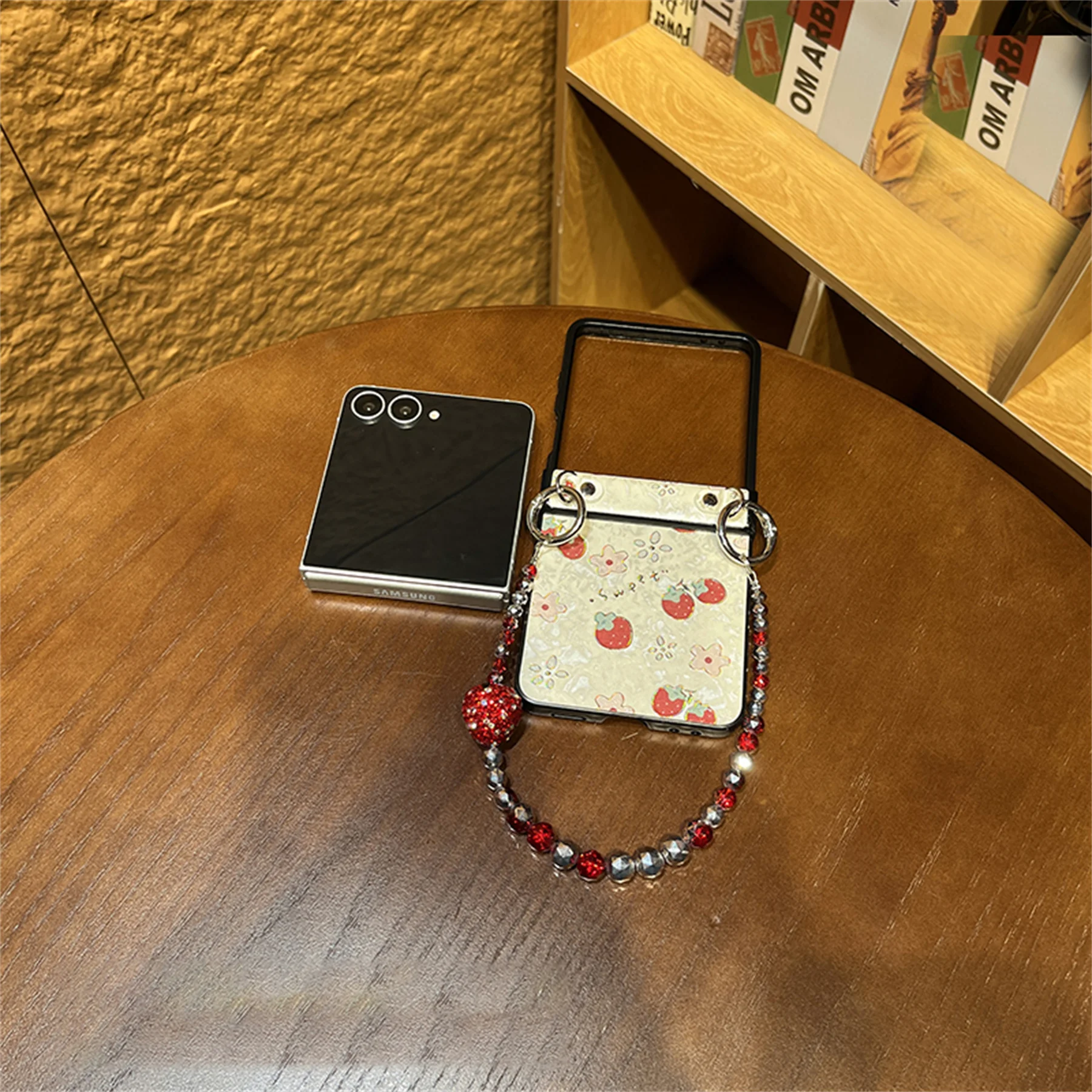 Charming Floral Glitter Phone Case with Strawberry Bracelet Chain