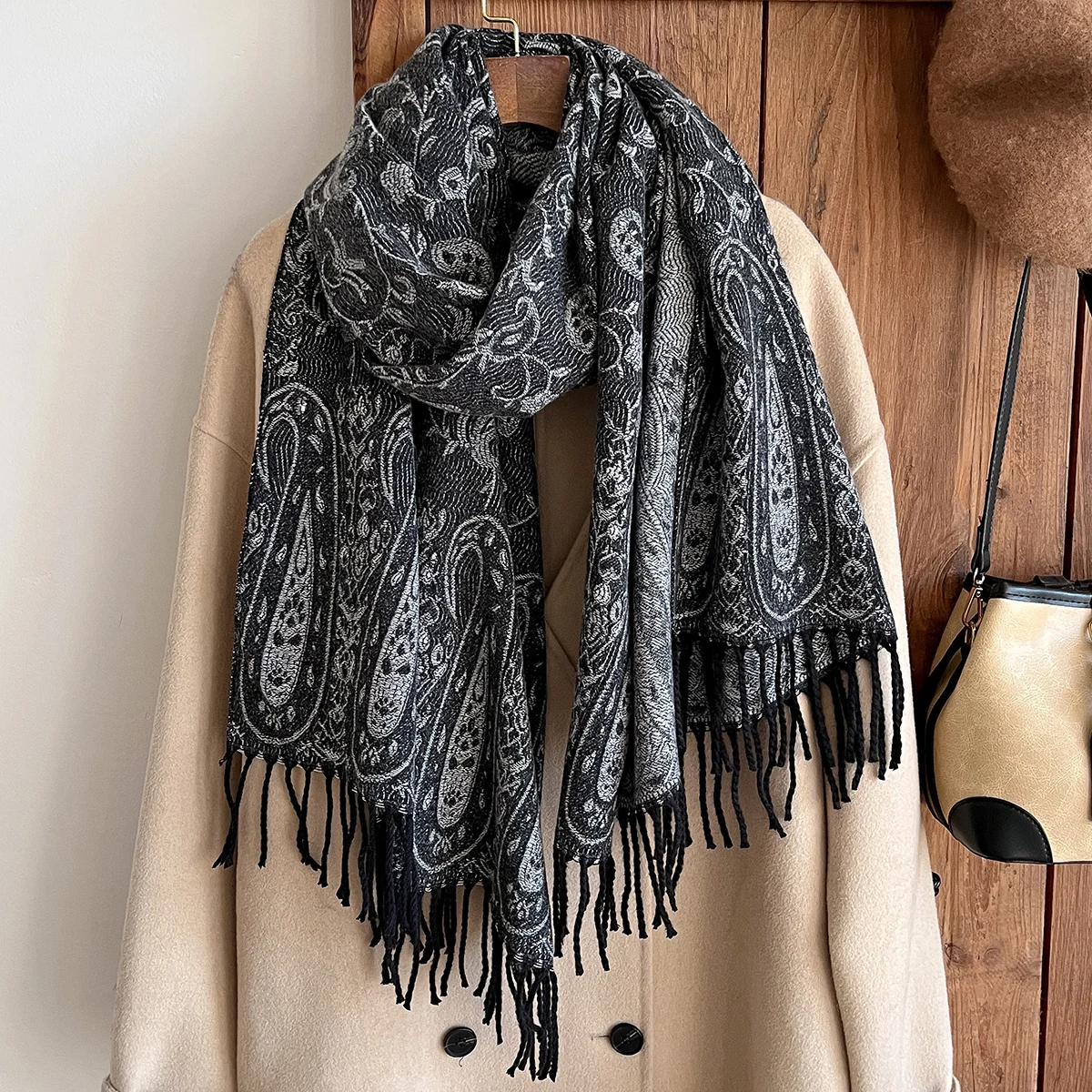 2025 Winter New National Style Tassel Blanket Paisley Design Thick Pashmina Warm Shawl Print Scarf Women Keep Warm Poncho Stoles