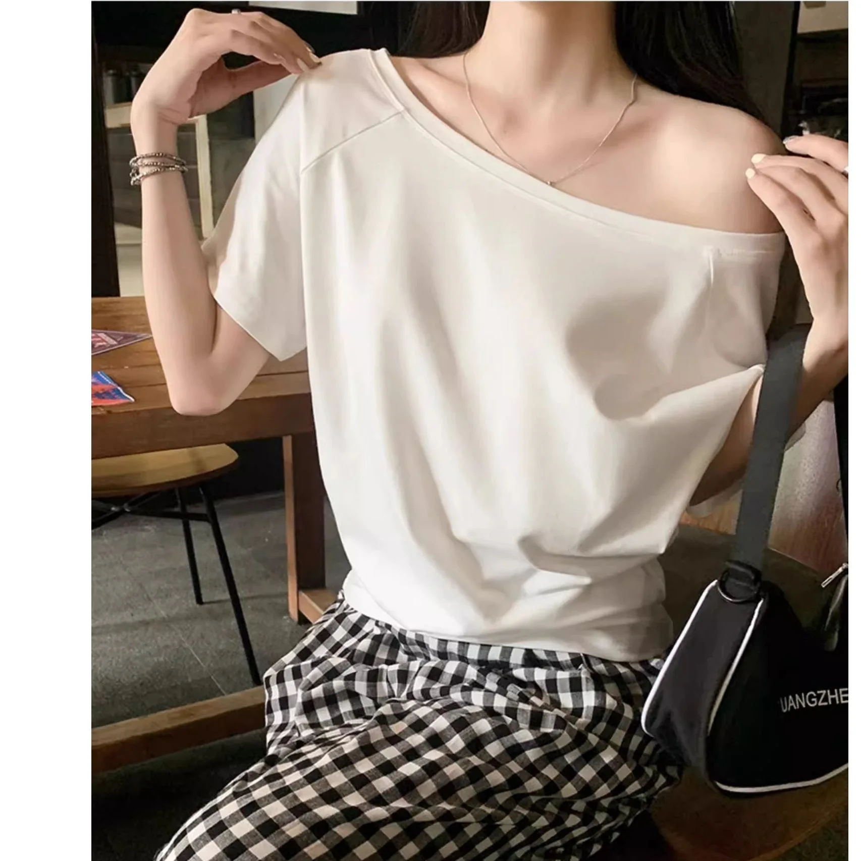 Short-sleeved White