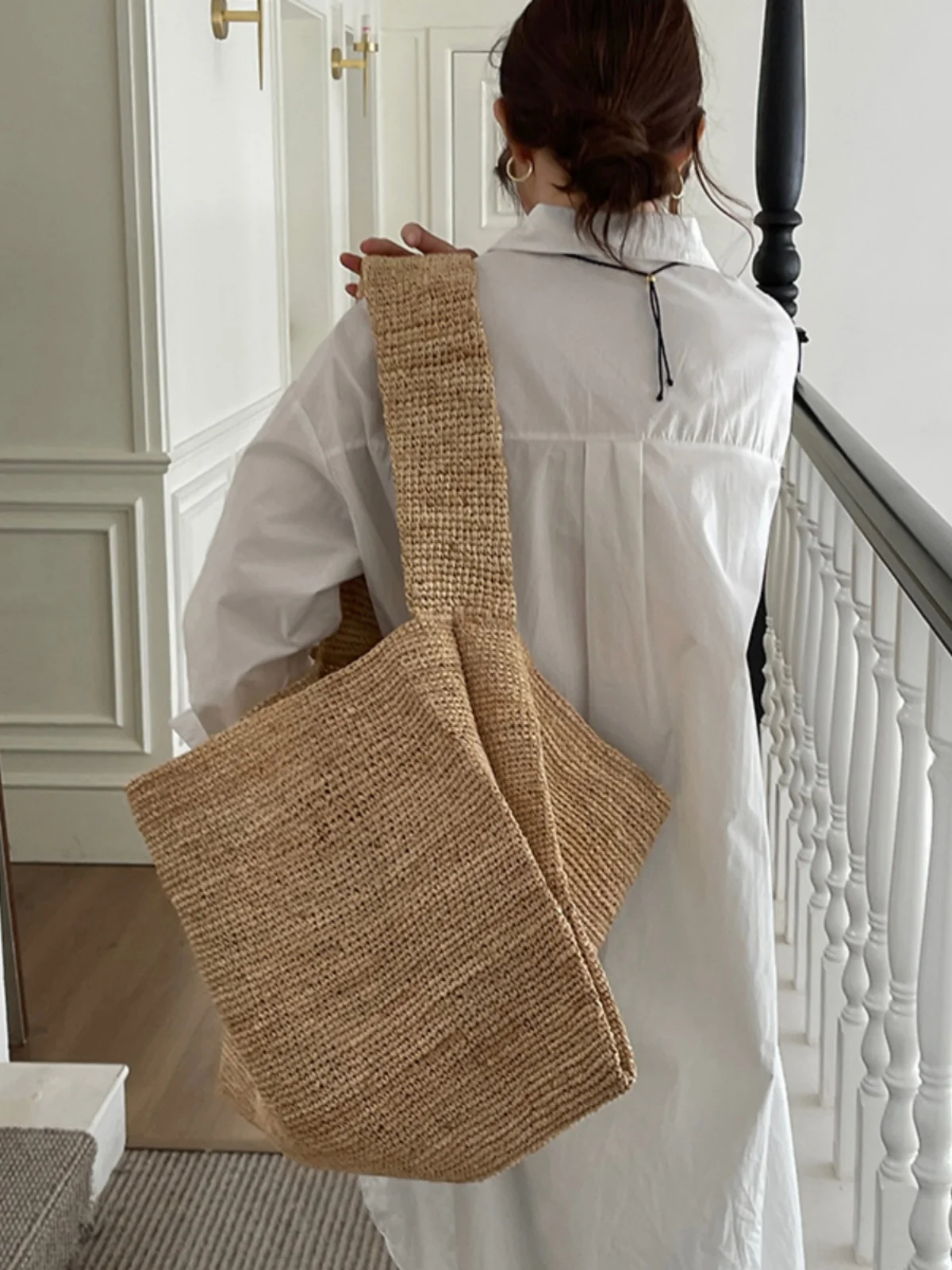 Fashionable Woven French Laffey Straw Bucket Bag Large Capacity Shoulder Crossbody Bag for Beach Vacation Tote Handbag