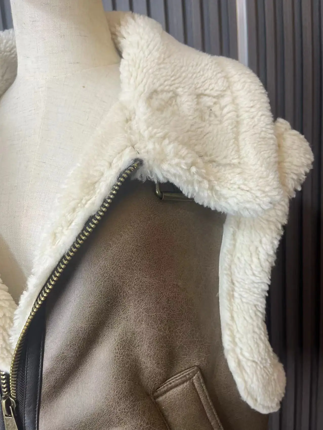 UNIZERA 2023 Autumn/Winter New Product Women's New Fashion Casual Polo Neck Zipper Tri Color Fleece Panel Tank Top 6