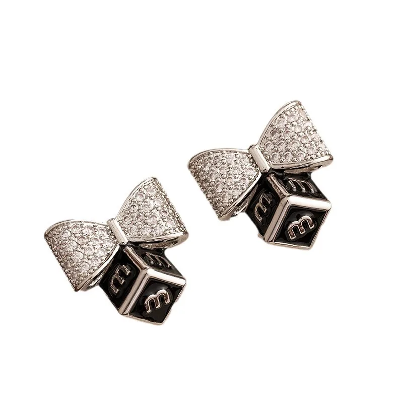 Light luxury fashion letter bowknot earrings for women