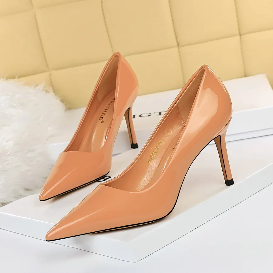 thumbnail image 1 of Zapatos de tacón alto profesionales, delgados y sexys, con punta puntiaguda y boca baja de cuero lacado brillante estilo mujer, 1 of 5