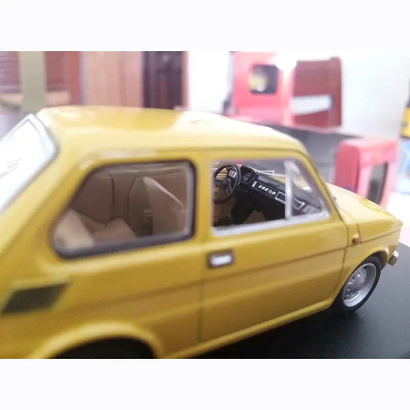 Die Cast 1:43 Scale Metal Toy Car 1973 Fiat 126P Alloy Car