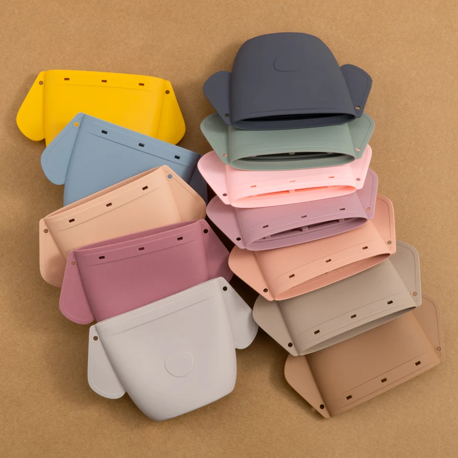 Portable Baby Snacks Bag Reusable Silicone Food Container For Newborn Waterproof Cartoon Animals Food Bag Baby Stuff