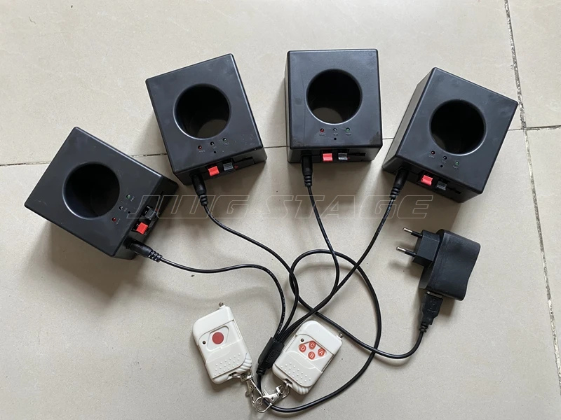 Batteria ricaricabile per fuochi d'artificio a freddo macchina per accensione pirotecnica a