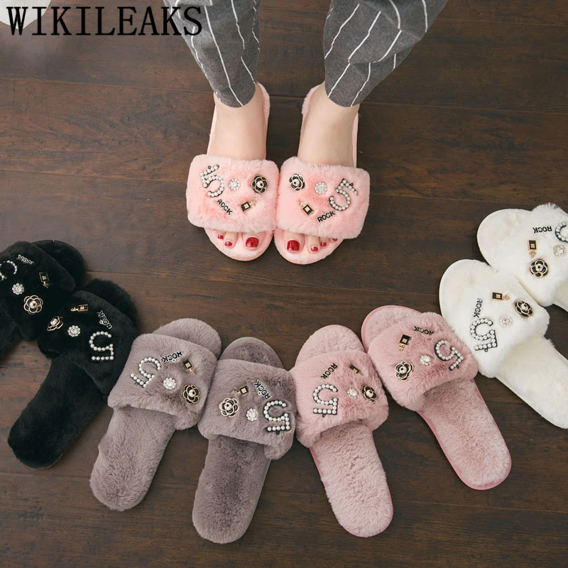 Designer Perfume Decoration Fur Slippers Women Winter Flip Flops Camellia Pearl Beading Fur Sandals Women Pink Slides Pantufas