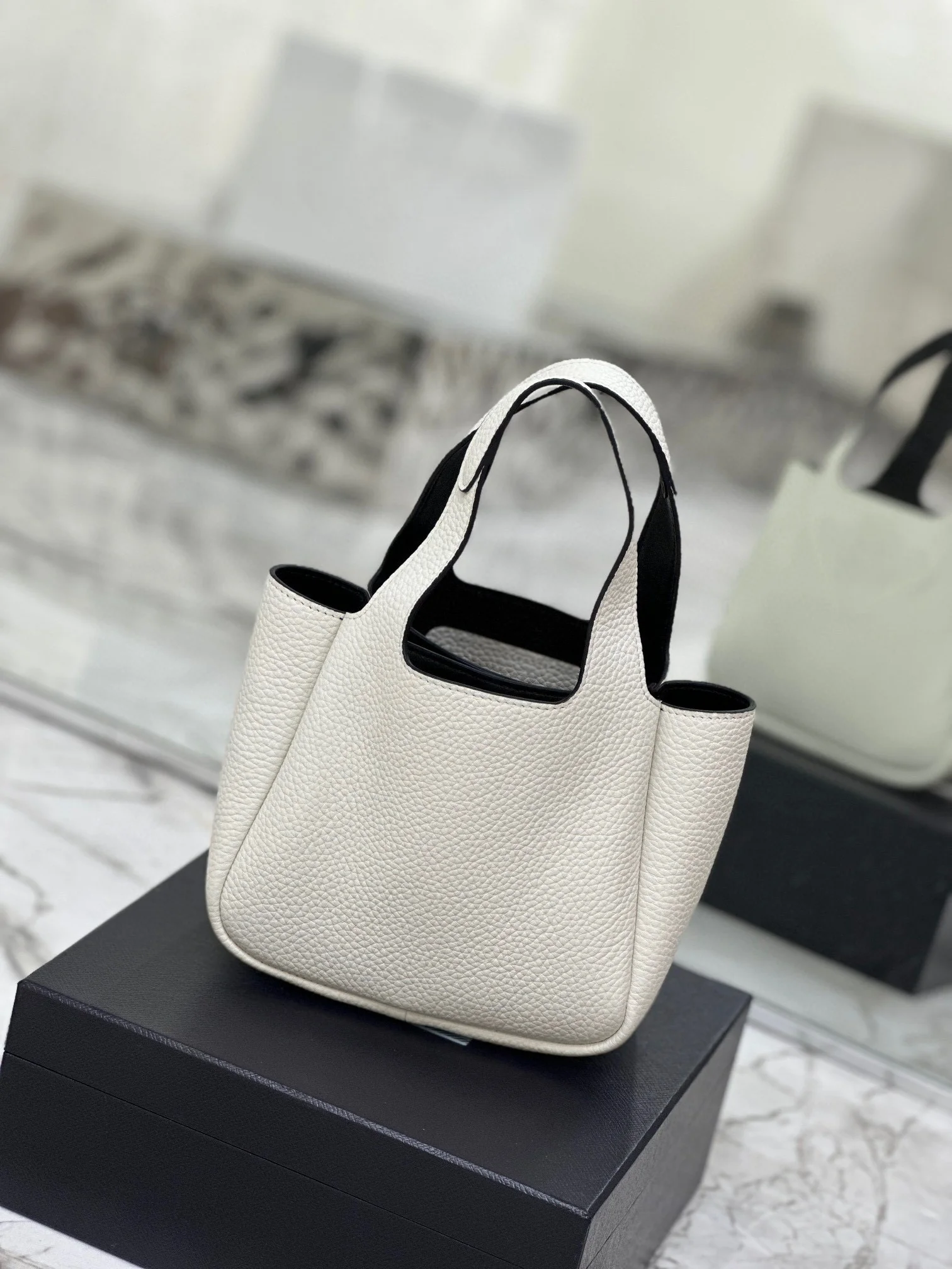 

Leather Luxury Bucket Bag 2024 New Handbag Women's Large Capacity Tote Bag Handheld Commuter Crossbody Women's Bag