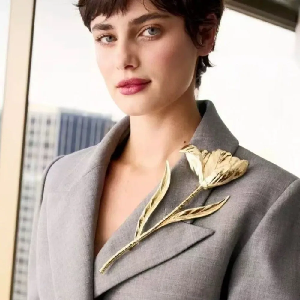 Vintage Large Vintage Brooch Leaf Shape Flower Pattern Flower Brooch Metal Metal Leaf Brooch Party Wear