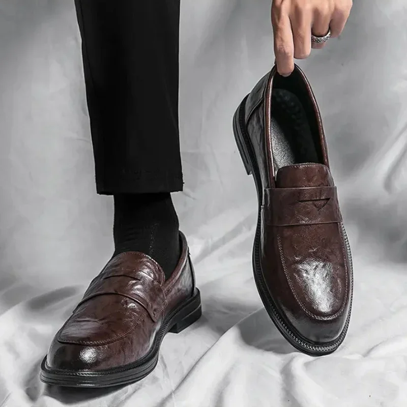 Loafers Men PU Embossed Pattern Thick Bottom Round Head Mask Professional Comfortable Anti-slip Business Dress Shoes