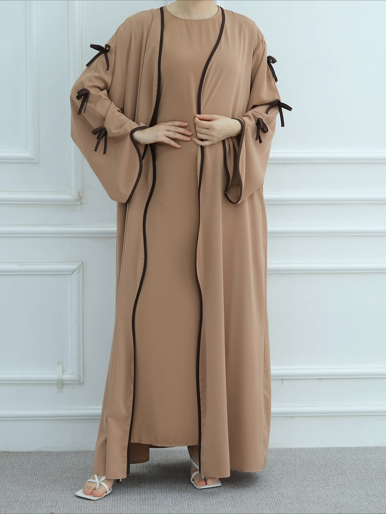 عباية نسائية Kalenmos مع فستان داخلي