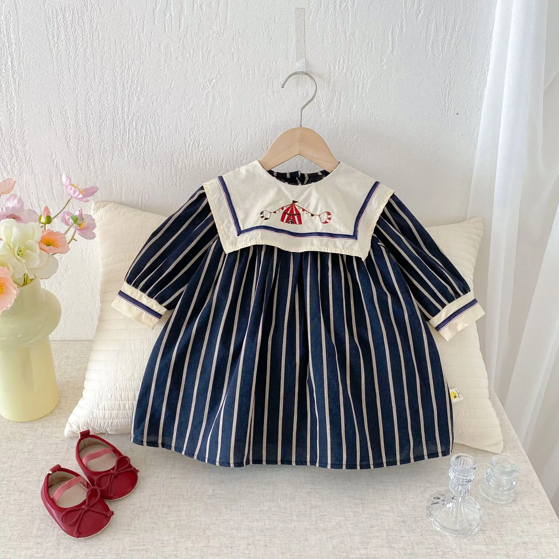 Abito da bambina 2025 Autunno Nuovo abito ricamato per bambini retrò Abiti da principessa a maniche lunghe a righe - immagine 3