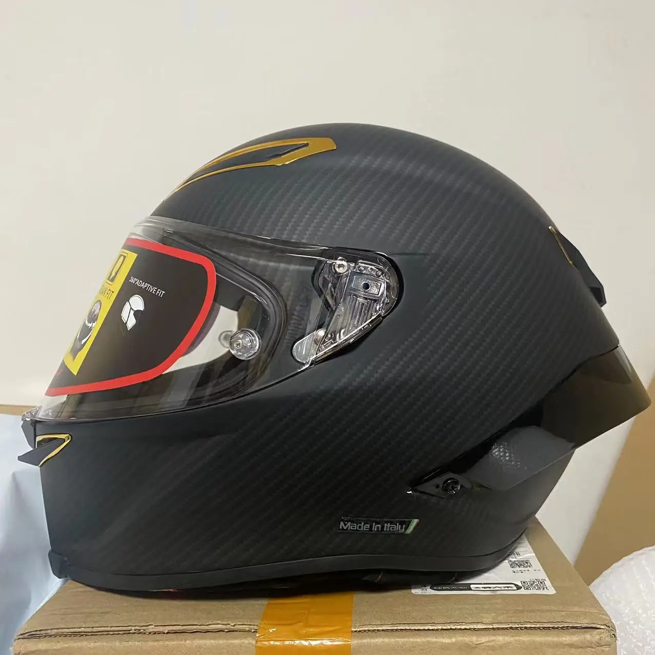 PISTA GPRR Black Gold 70th helmet 