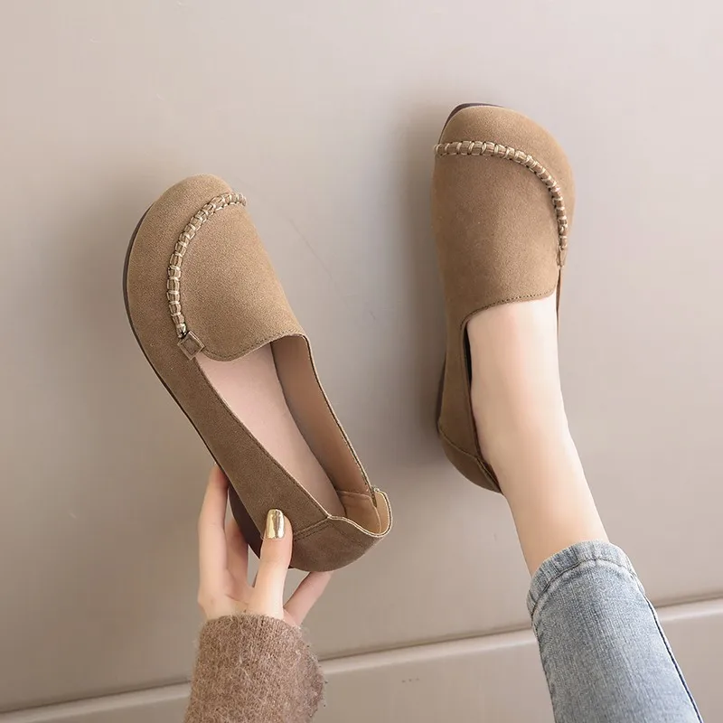 

Women's Single Shoes Spring and Autumn New Simple Retro Soft Leather Flat Lazy Big Size Bean Shoes Comfortable Loafers Women