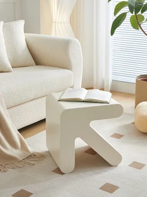 

Simple Creative Arrow Stool Subnet Red Ins Style Plastic Stool Household Design Sense Makeup Stool Children's Chair