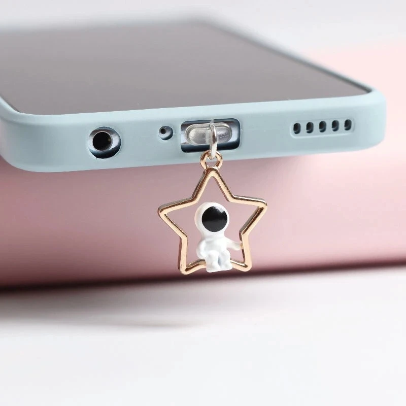 우주 비행사 먼지 플러그 참 귀여운 충전 포트 방진 플러그 Kawaii Usb Type C Plug For iPhone 이어폰 잭 스토퍼 캡 펜던트
