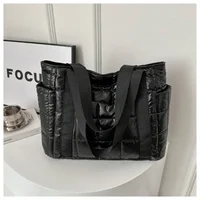 Sacs à bandoulière rembourrés pour femmes, sacs à main noirs de grande capacité de styliste en Nylon et coton, fourre-tout chaud solide, hiver 2025 1