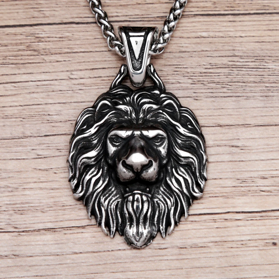 Collana da uomo con pendente in acciaio placcato oro con stemma testa di leone in oro zecchino in rilievo