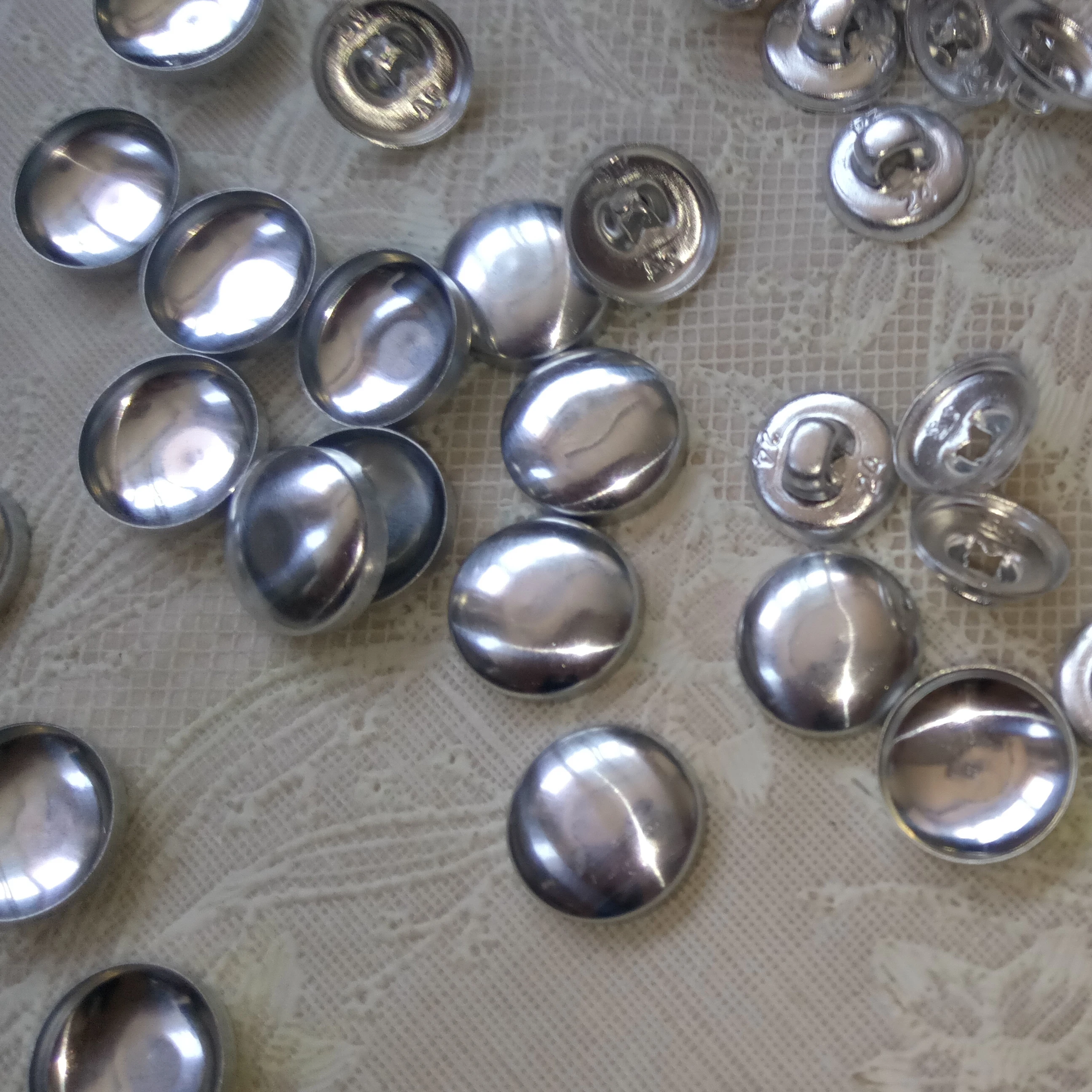 500pcs Sets/lot #16-80 DIY handmade fabric buttons Bread Shape Round Fabric Covered Cloth Button Cover Metal 4 Back Buttons 13s