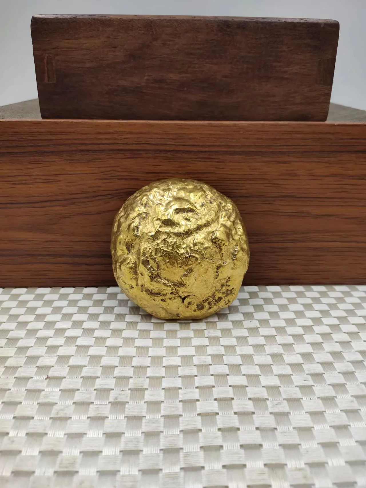 

Exquisite Antique Brass Gold-plated Chinese Ancient Gold Cake Decorative Ornaments