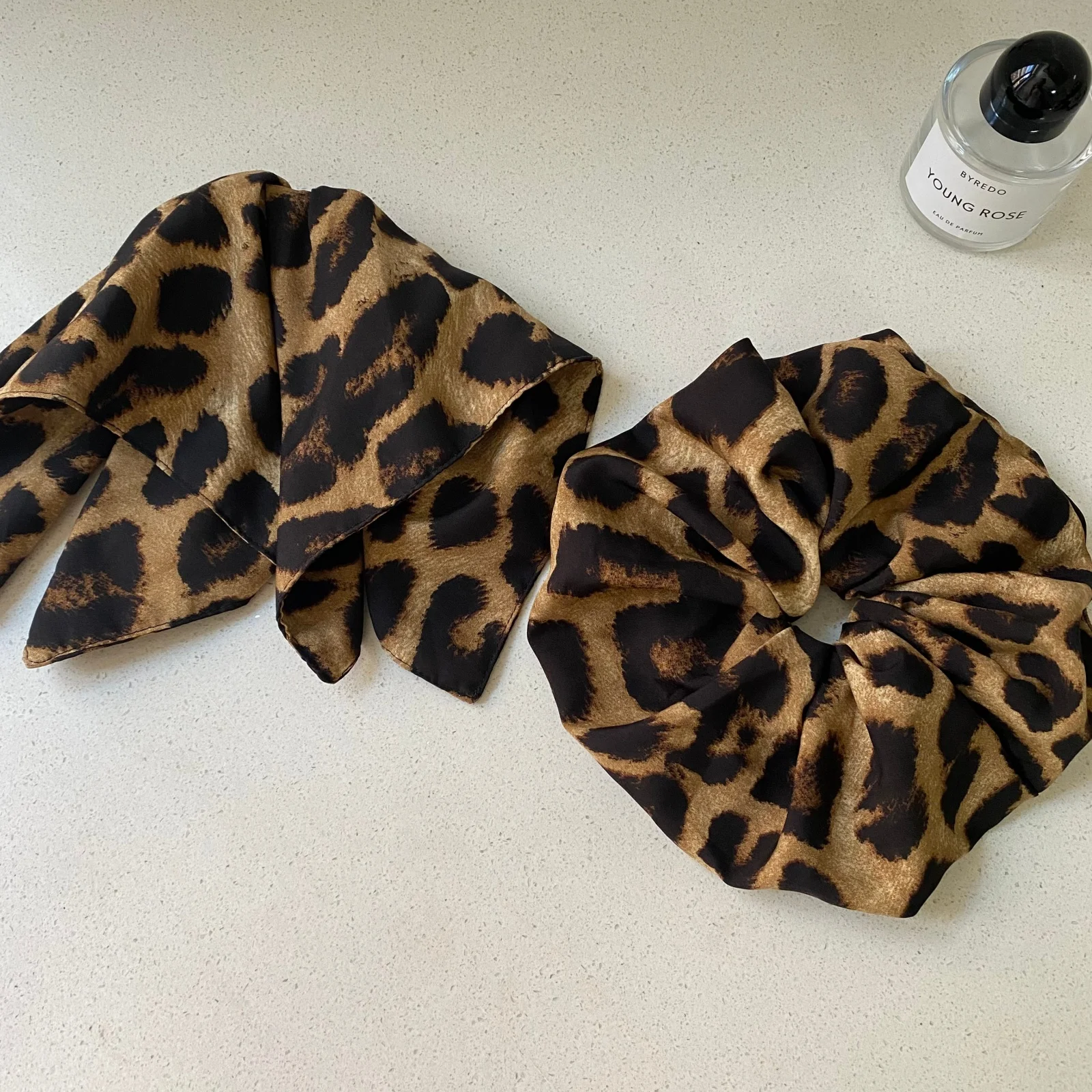 1PCLeopard Print Big Bow Hair Scrunchie, Vintage Satin Hair Tie Hair Accessory For Women Girls Retro Fashion Daily Party Styling