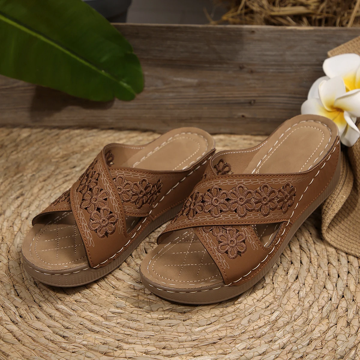 Damen Keilabsatz-Pantoletten: Modische, bestickte römische Damenschuhe für den Sommer – Plateau-Outdoor-Strandpantoletten & Flip-Flops – Top-Seller – Detail 18
