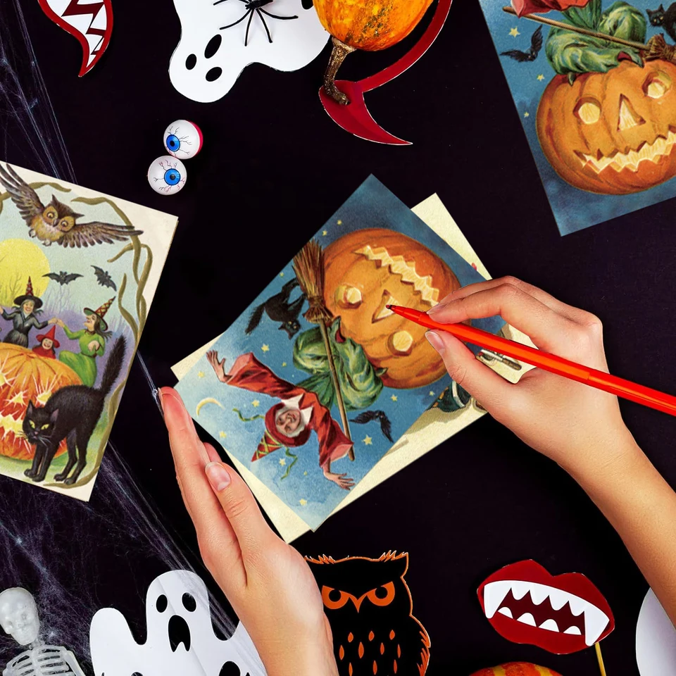 Insieme Felice Di Halloween. Fantasmi, Zucca, Caramelle. Carta