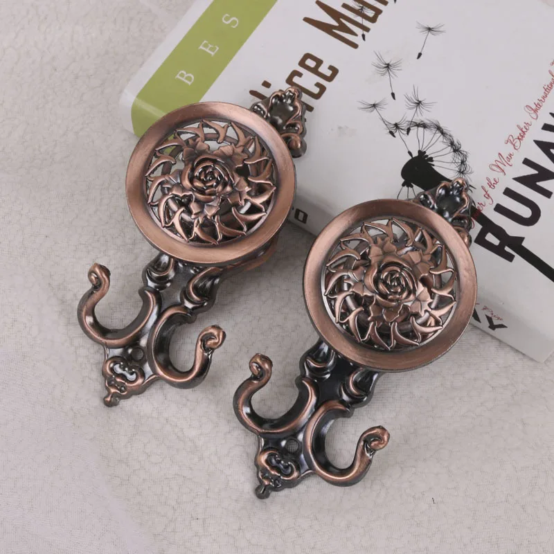 

Luxury European Curtain Hooks Zinc Alloy Retro Wall Hooks Curtain Accessories Hardware Decorative Moire Metal 1 Pair Curtain Wal