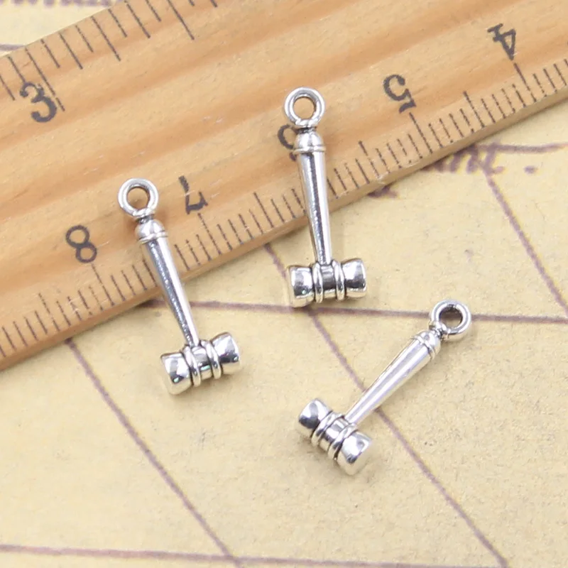 30 Stück Charms Hammer Richterhammer 18x6x4mm Antik Silber Farbe Anhänger Herstellung DIY handgemachter tibetischer Schmuck