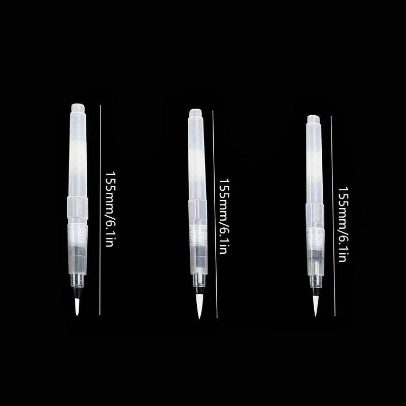 Vista ravvicinata delle punte colorate delle penne a pennello acquerello