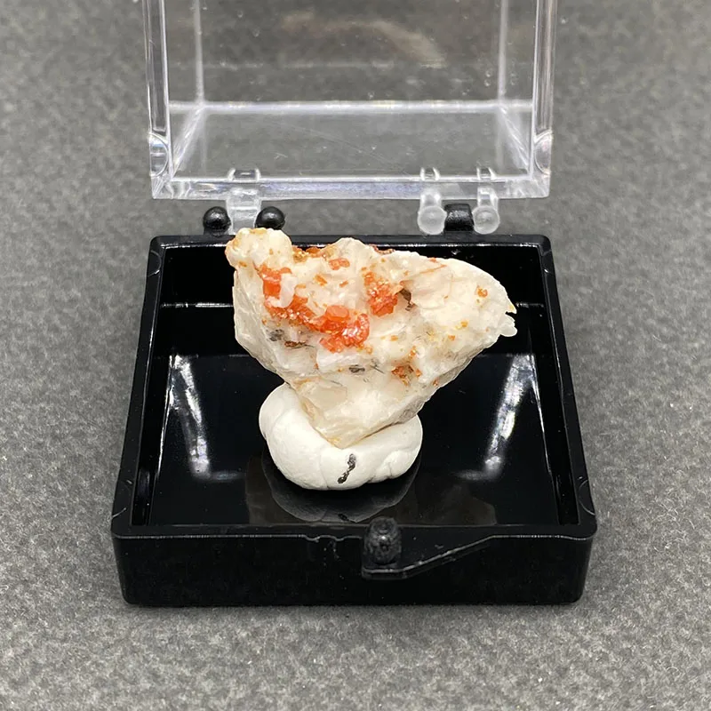 100%  Natural Vanadinite  Mineral Specimens Stones and Crystals Healing Crystal+Box size:35*35*35mm