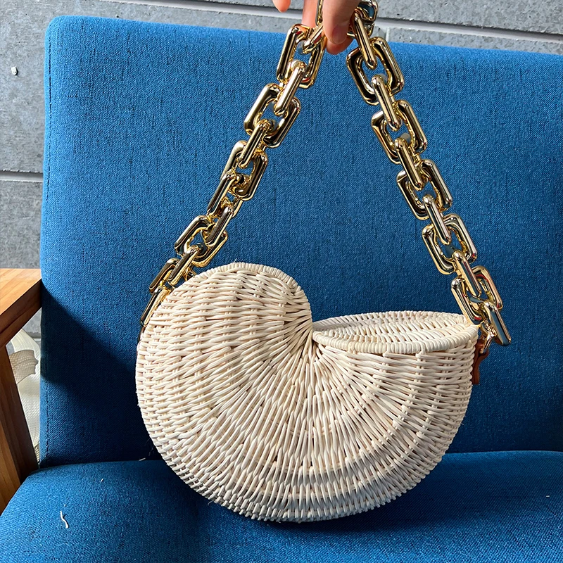 2022Conch Shell Solid Color Rattan Special Metal Chain Shoulder Versatile Casual Seaside Straw Bags for Women Luxury Designer